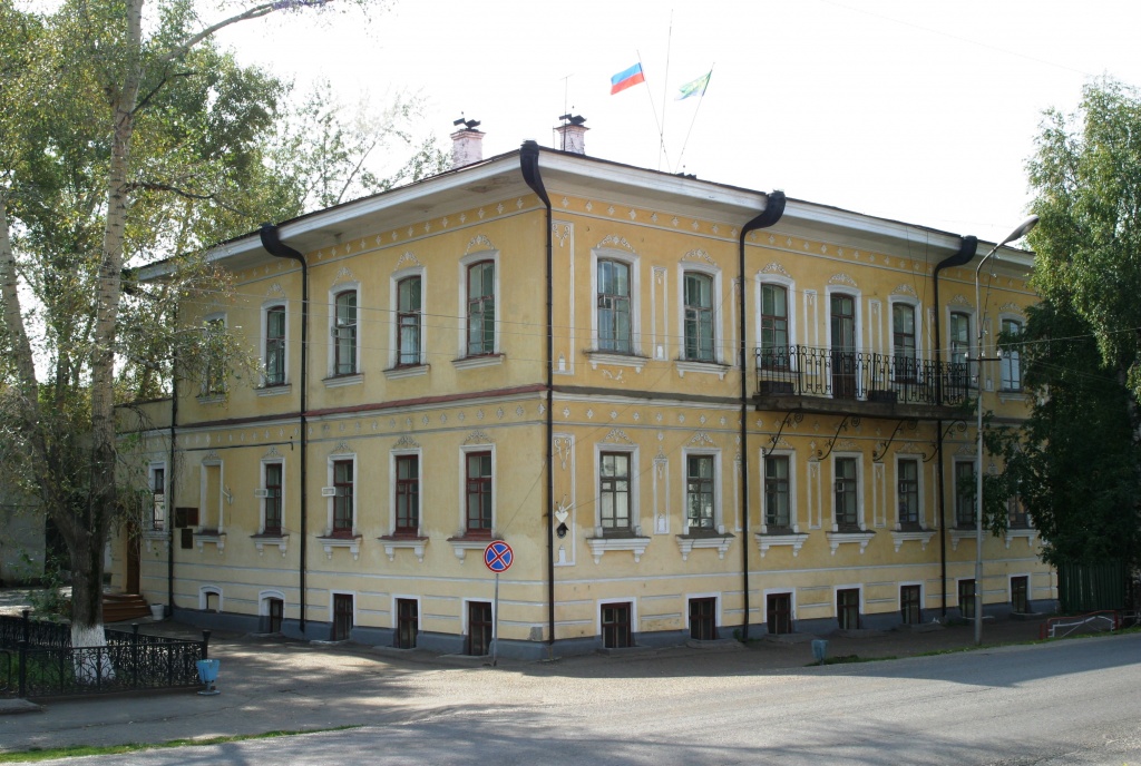 Здание администрации города Енисейска.